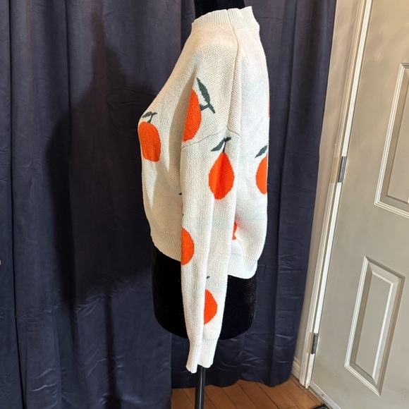 Moon & Madison cropped oranges pattern sweater, ladies XS - Picture 4 of 9